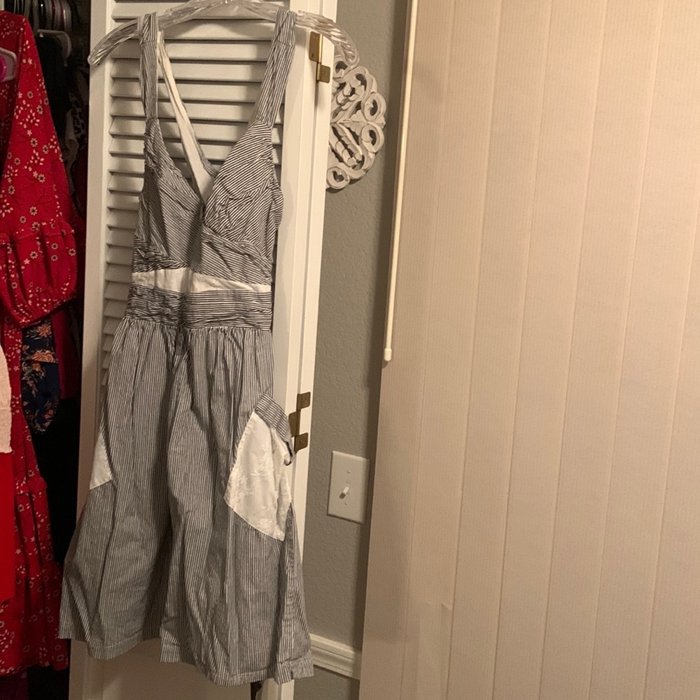 Such a fun summer dress.
